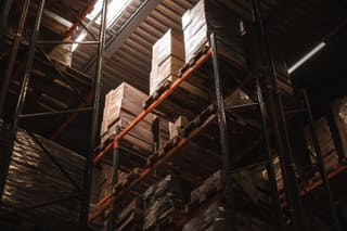巴西海外仓入仓与 SKU 库区场景